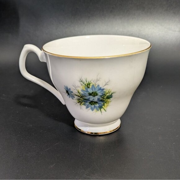 Royal Windsor Bone China Tea Cup Blue Floral Gold Trim Vintage England Teacup - Picture 5 of 11